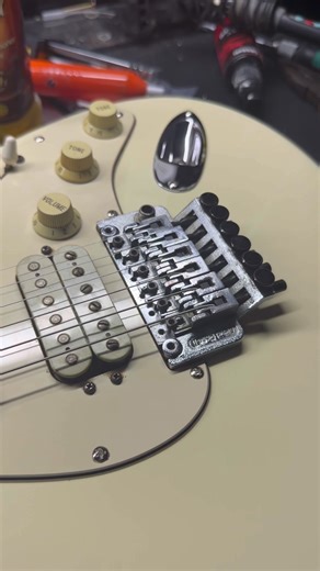 การ ตั้งintonation #floyd rose guitar tremolo ที่อยู่ใน#guitar #fender