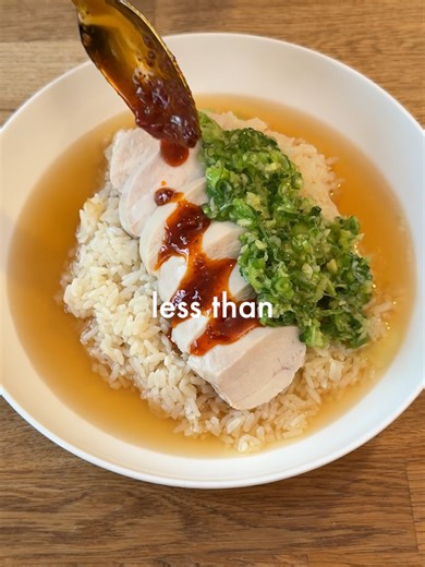 50 30 EP. 10 GINGER & SPRING ONION POACHED CHICKEN WITH BROTHY RICE Inspired by my all time fav dish - Hainanese Chicken Rice 🔥😮‍💨 56g Protein | 685 kcal | 28g Fat | 55g Carbs Welcome to 50 30. Recipes with over 50g of protein that take less than 30 minutes to make. Ingredients for 2: For the rice: 100g Sushi Rice 125g Chicken Bone Broth 1 Garlic Clove, grated 10g Butter For the Chicken: 350g Chicken Breasts 775g Chicken Bone Broth 5 Garlic Cloves 2 Spring Onions 1” Ginger 2 tsp salt 1 tsp su