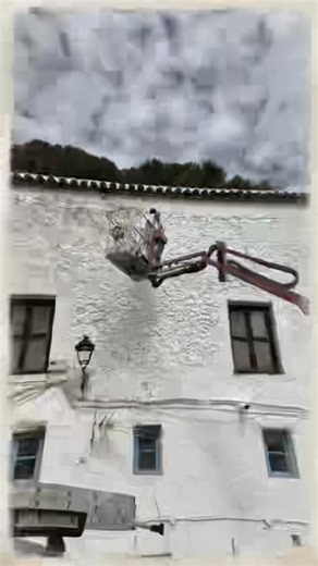 Casares se viste de blanco. Y lo hace como solo nuestro pueblo sabe: con ese encanto que nace de sus calles impecables, de sus fachadas mimadas y de un patrimonio que cuidamos entre todos. En las últimas semanas el Ayuntamiento ha llevado a cabo distintos trabajos de pintura, mantenimiento y embellecimiento en el casco histórico. Pequeñas grandes intervenciones que renuevan rincones, ponen a punto espacios muy nuestros y mantienen viva la esencia que hace de Casares un lugar único en Málaga y en