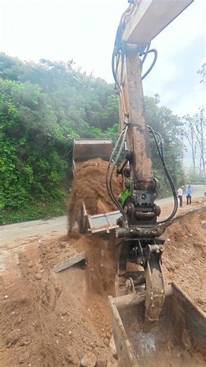 Dive into the Life of an Excavator: A Construction Chronicles
