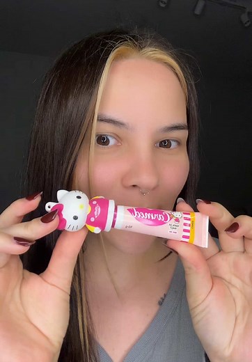 Hello Kitty Toothpaste Demonstration: Fun for Kids