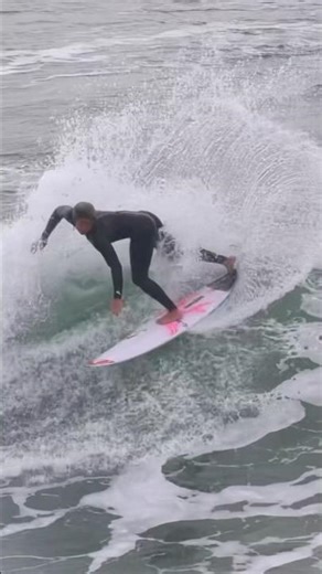 Kanoa Igarashi SHREDDING at the Huntington Beach Pier 🤙🏻 #Surfing #BeachLife #HuntingtonBeach