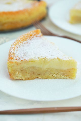 Paula Deen’s Ooey Gooey Butter Cake!! This gooey butter cake recipe is going to be one of your family’s favorite desserts the first time you make it. RECIPE-->>https://mariasmixingbowl.com/paula-deens-ooey-gooey-butter-cake/ | Maria's Mixing Bowl