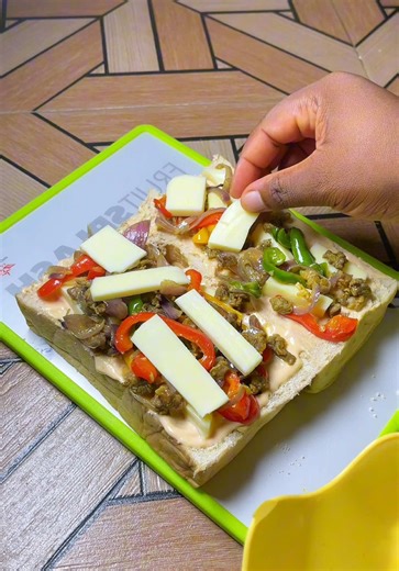 I made the viral cheesesteak 😁 as a bread lover, beef and bread cheese is such a nice combo i enjoyed it. #cheesesteak