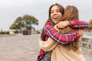 8 Contoh Cerpen Persahabatan, Singkat tapi Penuh Makna - Sonora.id
