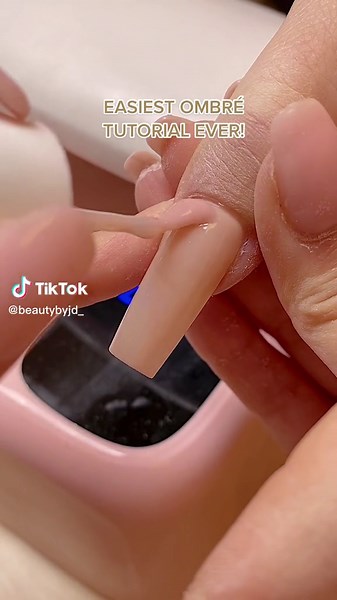 Forever my favorite ombre method! #apresgelx #ombrenails #gelx #orlandonails #nailtechtipsandtricks @apresnailofficial @beyondpolish @dndgel @doubledipnails