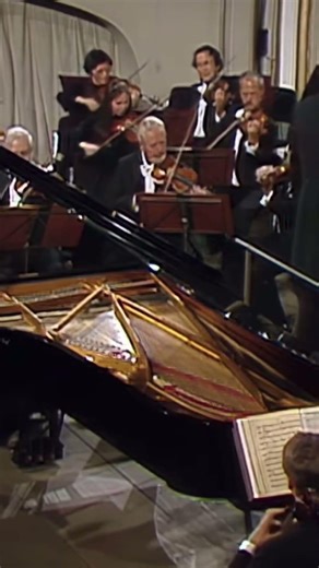 Martha Argerich - Liszt piano concerto N1