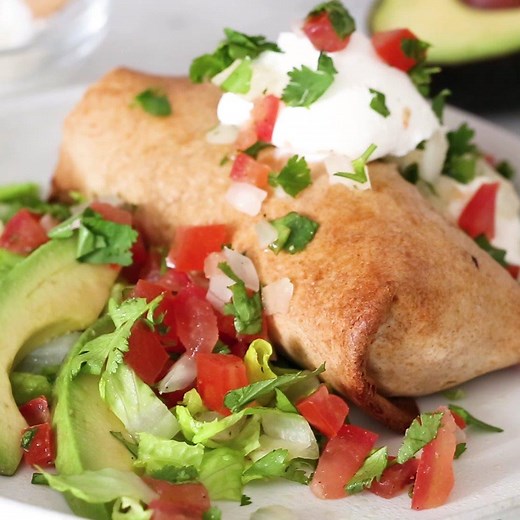 4.2M views · 1.5K reactions | These delicious AIR FRYER CHIMICHANGAS made with chicken, green chili and pepper jack cheese are crispy, and so good, a much healthier twist on the classic! Recipe from The Skinnytaste Air Fryer Cookbook, filled with 75 healthy recipes for any air fryer!! (Oven recipe included) 6 Freestyle Points • 391 Calories https://www.skinnytaste.com/chicken-chimichangas/ | Skinnytaste | Facebook