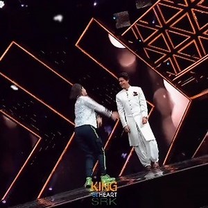 @shah_rukh_khan_fans_club on Instagram: "Saruk Khan performed that romantic dance at this age #srk #sharukhkhan #srkfanclub #king #srklovers"