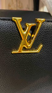 6.1K views · 28 reactions | New latest collection #viralvideochallenge #zakkibrands #viralpost2024 #fashion #bags #brandedbagsforsale #brandedbags #handbag #viralreel #foryoupageシ #handbagforgirls #uk #Pakistan | Luxury collection by IQRA Makhdomi | Facebook