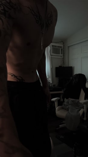 What kind of build is this? #fyp #tattoo