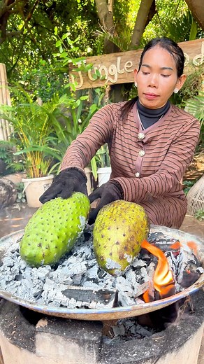 How to make soursop juice | Jungle Cooking