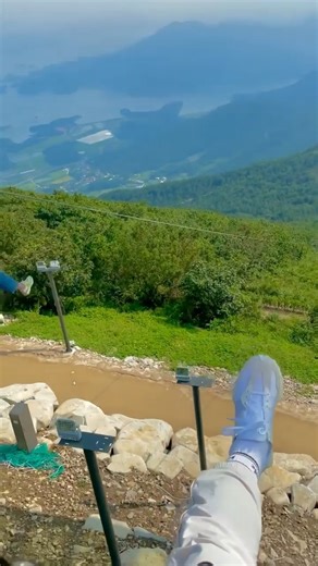 This is Korea Zip Wire in #Hadong! Did you know that this is the longest #zipline in #Asia? Park Narae and Lee Sieon rode this in the reality show "I Live Alone" as well! ✨✨ With 4 different levels, it is a good #adventure for everyone. 👍 📍 Korea Zipwire, 493-37 Gyeongchung-ro, Geumnam-myeon, Hadong-gun, Gyeongsangnam-do (경남 하동군 금남면 경충로 493-37 코리아 짚와이어) 📸 @hyun_226 #Gyeongnam #Korea #zipwire #Ilivealone #Kseries #Krealityshow #travel #travelKorea #activity #trip #tour #daily #gsnd | Travel Ko