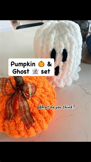 Pumpkin 🎃 and Ghost 👻 duo — tutorial is up on YouTube! How cute are they?! Oh my 😍 #ChunkyKnit #FallDecor #chunkyknitblankets #helleschunkyknitblankets #fingerknitting #pumpkin #ghost | Holymolydane