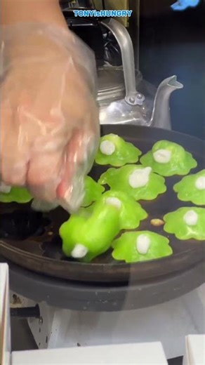 Thai pandan cake—fragrant, green, and a taste of Thailand in every bite #food #shorts #streetfood