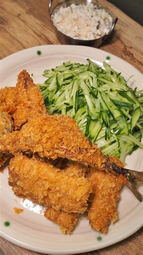 如果你也會片魚 那就來做炸魚薯條吧！ 當季肥美的秋刀魚 弄成炸魚薯條 這滋味簡直就是絕了！！ #秋刀魚 #炸魚薯條 ＃#料理 🉐買肉入社群：https://bit.ly/3hGN26d ✅丸老闆嚴選團購 https://linktr.ee/nurseilife | 爆肝護士的玩樂記事