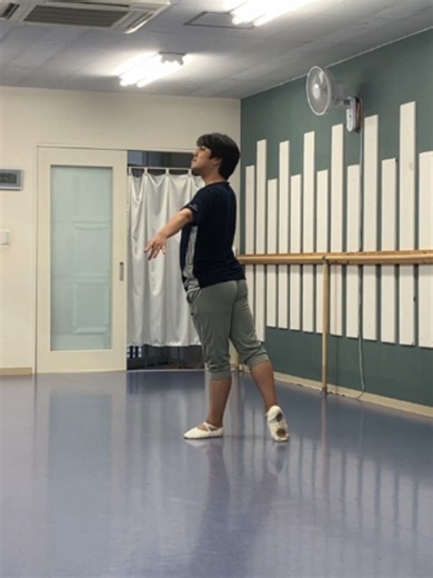飛ばない！白鳥の湖よりトロワ 横の動画はＹｏｕＴｕｂｅにあります！ #ballys #ballet #バレエ #わたる #ステップ #クラシック #バリエーション #白鳥の湖 #トロワ