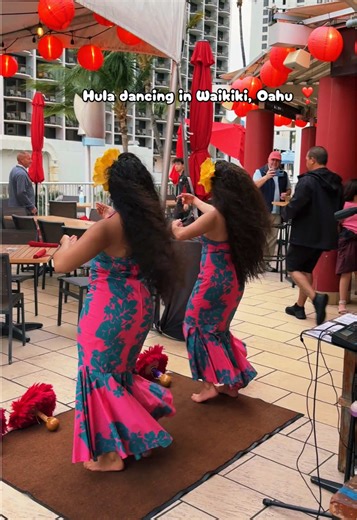 📌 Hula dancing in Waikiki, Oahu #traveltok #huladancing #hawaiilife #oahuhawaii #dancingwiththestars