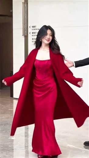 Stunning Red Wedding Dress: A Gaze-Grabbing Showcase of Elegance