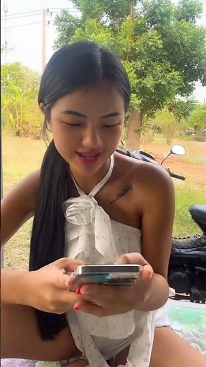 praew pahtcharin she live on YouTube for you