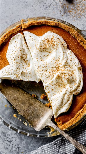 10K views · 13 reactions | Graham cracker crust or classic crust? Weigh in below! Comment “recipe” and I’ll send you the link! Recipe is also on my site (linked in bio). #grahamcrackerpumpkinpie #pumpkinpie #grahamcrackercrust #thanksgiving https://zestfulkitchen.com/pumpkin-pie-graham-cracker-crust-recipe/ | Zestful Kitchen | Facebook