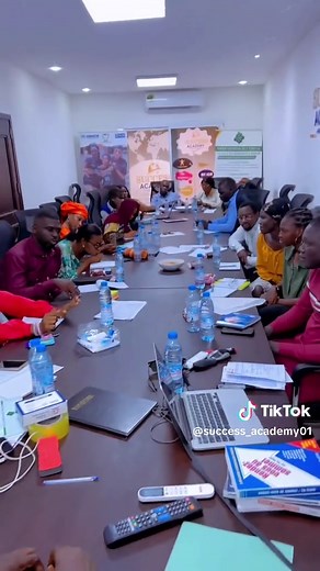 Thème: « 6 clés pour se #lancer et #reussir un #business au #cameroun » CC: #successacademy #developpementpersonnel #motivation #conseilstiktok #businessproposal #businessman