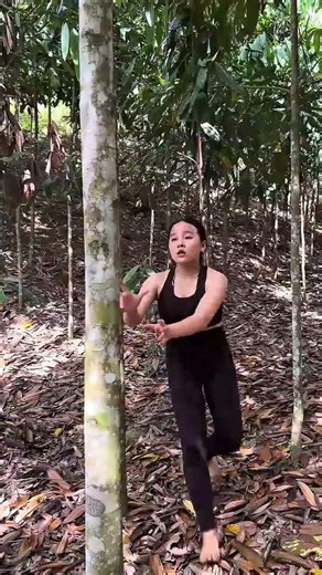 i met angry gorilla 🦍 attack in jungle#gorilla #shorts