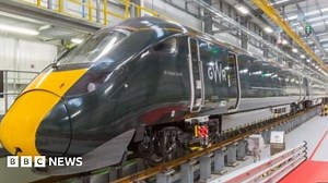 Fault delays new high-speed train's first journey from Bristol to London