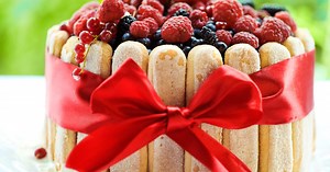 Éclat de saveurs : maison de la charlotte aux fruits rouges