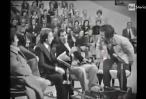 77K views · 1.9K reactions | ▪︎Sicilia 100%▪︎Dopo un breve periodo di "gelo" tra i due comici, è Mike Bongiorno che intervista Ciccio Ingrassia a cui riserva una sorpresa che sarà un regalo per tutti...#memorabile 殺 | Jumbo Screen T.M. | Facebook