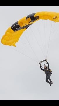 Demonstration Parachute Stack Out
