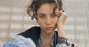 FOTO: Inja Zalta spet šokirala. Tokrat je v javnosti nosila le spodnjice