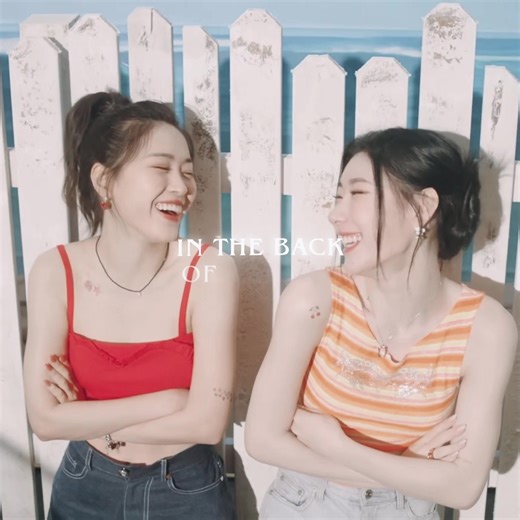 Creando historias al azar con los MVs de Itzy