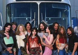 watch the Almost Famous cast reunite w/ Cameron Crowe for film’s 20th anniversary