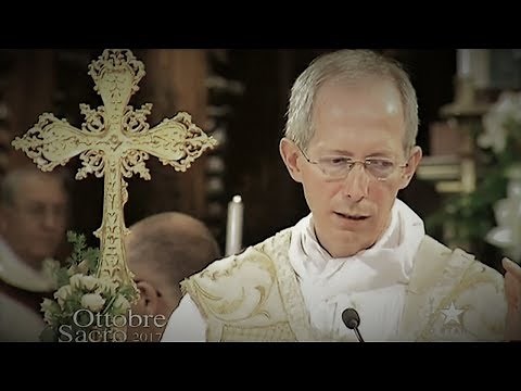 Mons. Marini singing the Eucharistic Preface