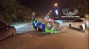 12K views · 71 reactions | Nóng: Kia Soul húc xe con lật ngửa trên đường Nhật Tân - Nội Bài rồi chạy mất hút | Tin Mới 24h | Facebook