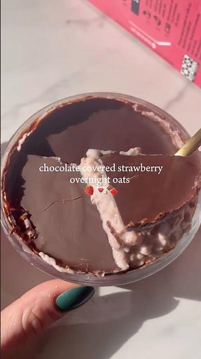Chocolate-Covered Strawberry Overnight Oats