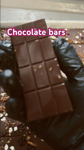Making chocolate small batch, artisan!