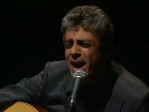 Souvenez-vous… Il y aura 20 ans, ce 18 avril, l’hommage à Cheikh Raymond avait débuté au Printemps de Bourges. L’histoire de Raymond Leyris, tout le monde la connait, alors je voudrais aujourd’hui partager avec vous un souvenir plus personnel avec cet extrait de mon livre « Mon Algérie » : […] au cours de mes premières années, je suis tellement obnubilé par mon père que je ne prête aucune attention particulière à Raymond pendant les concerts. Et puis, il y a une soirée décisive [...]. Je ne saur