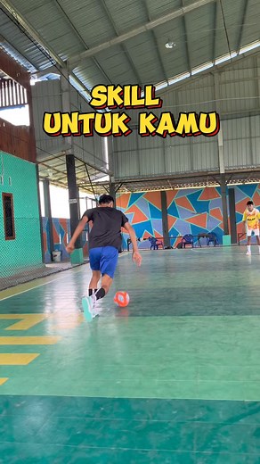 287K views · 6.2K reactions | Skills #footbal #football #soccer #soccerskills #futsal #futbol #futsalskills #futbolskills #tutorial #sepakbola #messi #ronaldo #neymar #tutorial | Siregar Football | Facebook