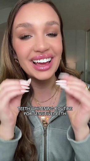 Teeth whitening routine for sensitive teeth! All on my strfrnt! The whitening tooth paste is KEY ✨#teethwhitening #teethcare #hygienetips #hygieneproducts #whiteningteeth