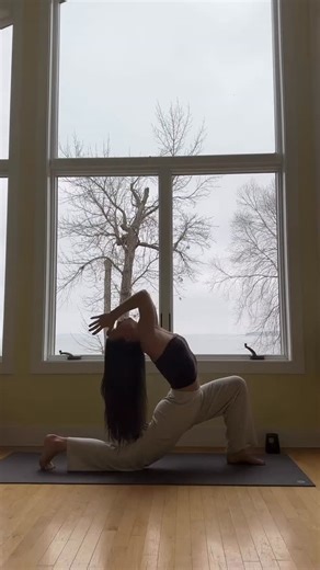 Manduka | Soulfully Engineered Yoga Mats, Props, and Gear on Instagram: "Strength isn’t given, It’s built.⁠ ⁠ Through challenge, through steady practice, and through returning again and again⁠. .⁠ .⁠ .⁠ @jordanbyoga ⁠PRO® Mat supports her through every movement. ⁠ #PracticeOn #Yoga #Strength"