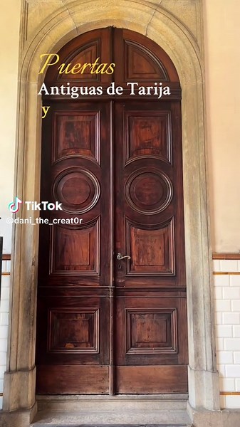 Ouvrant et se refermant sur un monde inconnu ou un refuge familier, la porte symbolise l'accès à la connaissance et au savoir. Doors can have aesthetic, symbolic, ritualistic purposes. Receiving the key to a door can signify a change in status from outsider to insider. Doors and doorways frequently appear in literature and the arts with metaphorical or allegorical import as a portent of change. #doors #jeanmineraud #lesportes