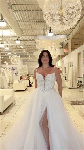 The Walk In Bridal Shop Where Raleigh Brides Try On 1,000 Wedding Dresses #raleighbride