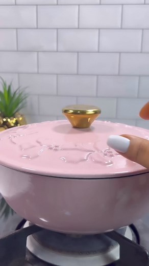 264K views · 5.1K reactions | Na pepper soup get this weather o Goat pepper soup  Ingredients; Goat Offals Tatashe Onions Pepper soup spice Seasoning Salt Scent Leaf Credit: @hotnspicy_kitchen #africanfood #africankitchen #Peppersoup | AfricanKitchen | Facebook