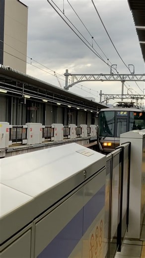 JR西日本嵯峨野線梅小路京都西駅に普通京都行きが到着する