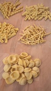 5 Pasta Shapes You Can Make by hand with a Semolina-Water Pasta Dough. You don’t need a Pasta Machine. Making Pasta is the best Therapy. For the Dough You Need 500g Semolina FLOUR and 235 ml lukewarm Water. _____________________________________________ ➡️ Credit: @aripastaclub ➡️ Follow us: @chefs.vic _____________________________________________ #foodporn #foodie #foodlover #tastyfood #finedining #instafood #delicious #gourmetfood #gastronomy #sydneyfood #sydneyeats #sydneychef #sydneyfoodie #s