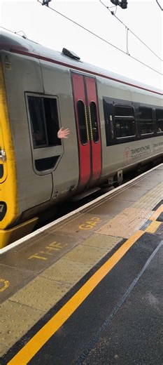 CLASS 158 EXPRESS SPRINTER DEPARTING WOLVERHAMPTON TRAIN STATION 158827 TFW