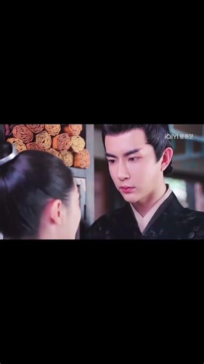 再来说那个在公共场所吸烟的人，他不知道这里禁烟，不考虑他人，所以吸烟也就算了，当有人告知不能吸烟后，还拒绝还抵抗，他就是在侵害他人权益，只要没人发声，他就继续吸，挑战每个人的忍耐，这是什么行为