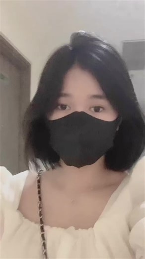 “Khi không sống trong hoàn cảnh người khác, ai cũng nói rất hay..” Đứa có sẵn chiếc ô làm sao hiểu được cái cảm giác của đứa phải gồng mình chạy dưới cơn mưa tìm chỗ trú.